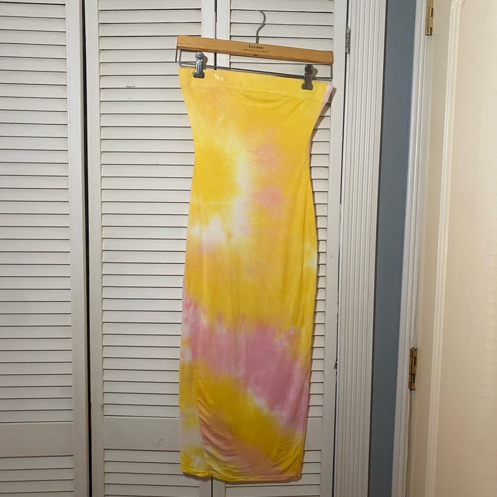 yellow tie dye strapless dress
